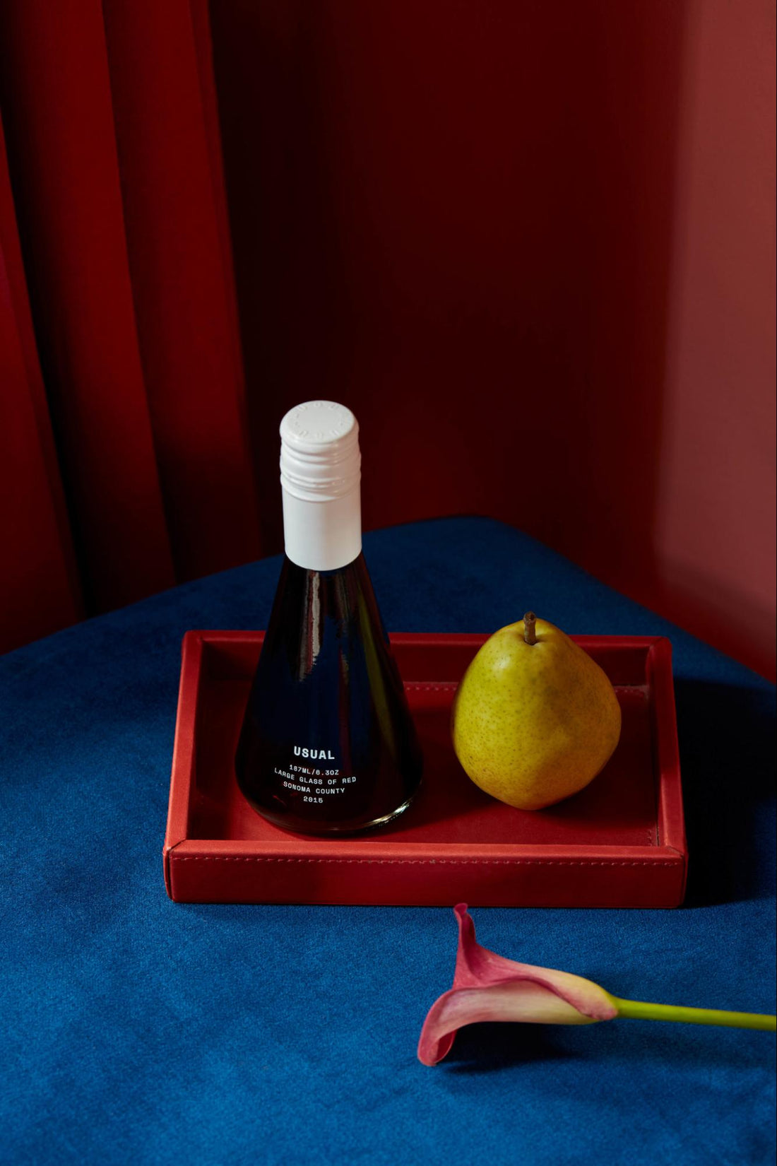 Sangiovese wine: Usual Wines bottle and pear